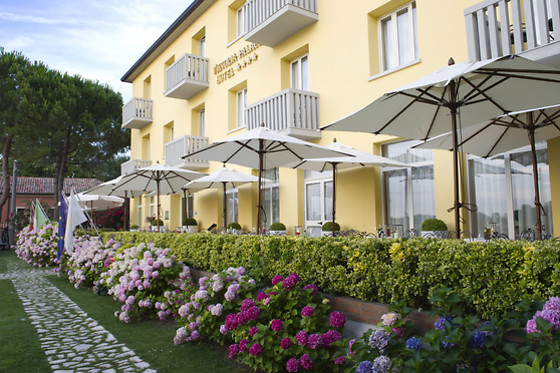Viktoria Palace Hotel - photo 6