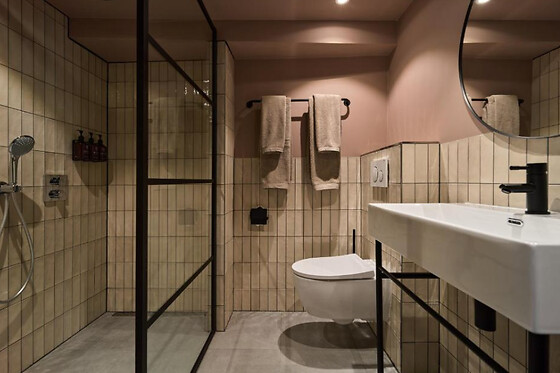 Frenchie Hotel & Restaurant - photo 3