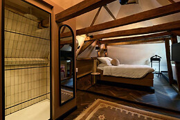 Frenchie Hotel & Restaurant