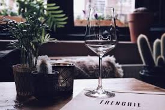 Frenchie Hotel & Restaurant - photo 10