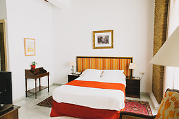 HOTEL ADHOC MONUMENTAL