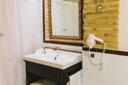 HOTEL ADHOC MONUMENTAL