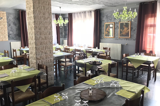 Cheap and Chic Hotel - photo 2