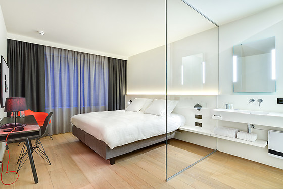 R hotel experiences - photo 0