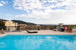 Adonis Cannes ***
