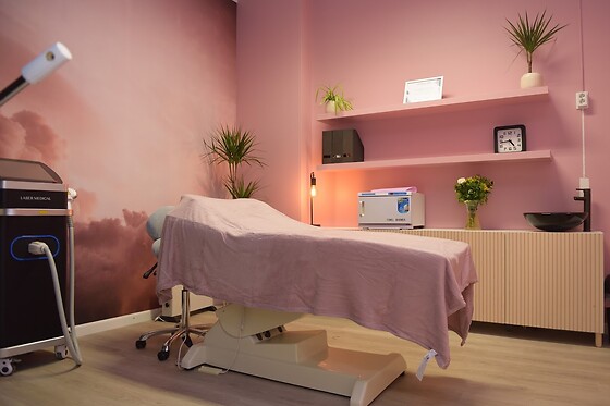 Alixis Hair & Beauty - photo 4