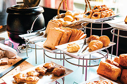 Gatsby Hotel & Restaurant by HappyCulture